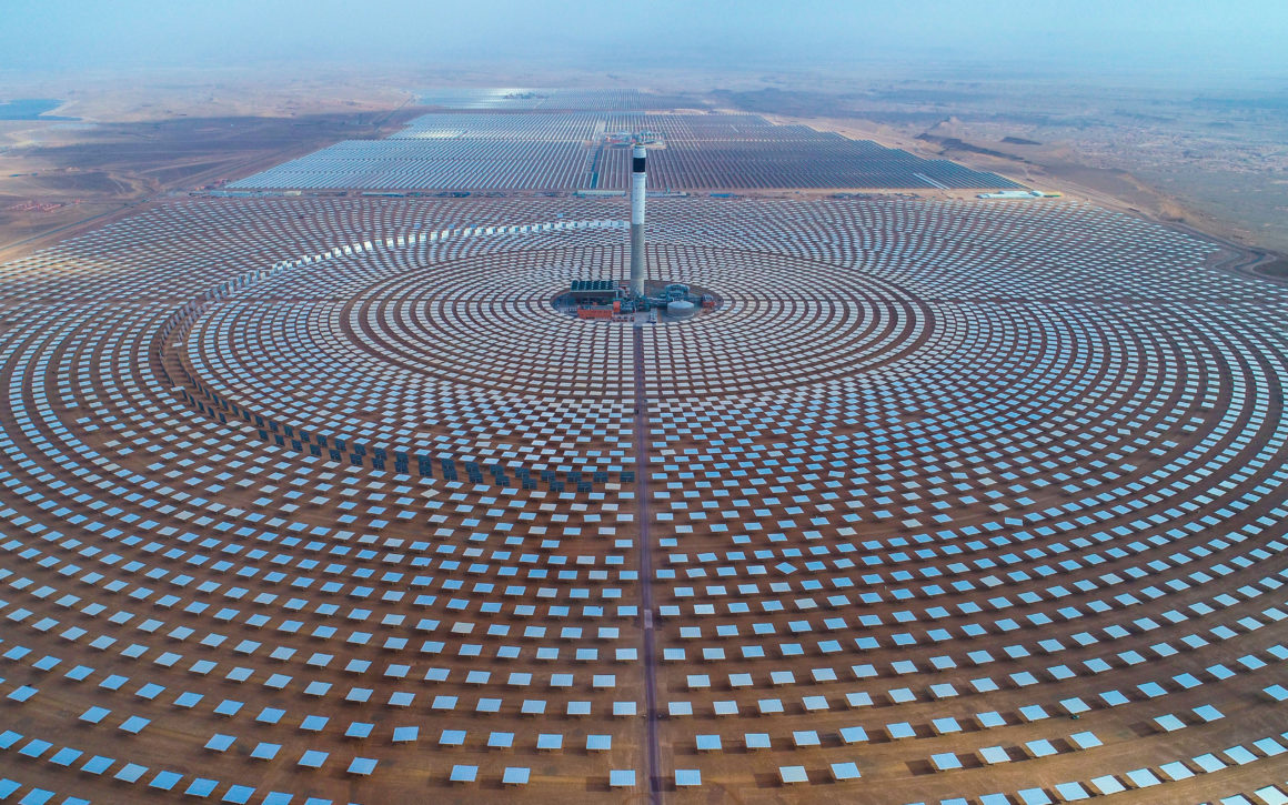 Energie : la plus grande centrale solaire du monde devrait voir le jour en  2022 aux Emirats Arabes Unis - NeozOne